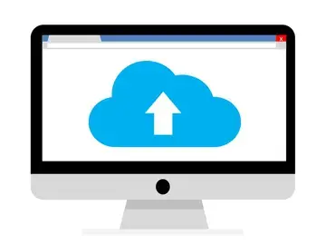 Techniker richtet neuen Laptop ein